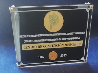 Premio Acrilico Doble Grabado- Pared. Profesionales, Gubernamentales, Institucionales